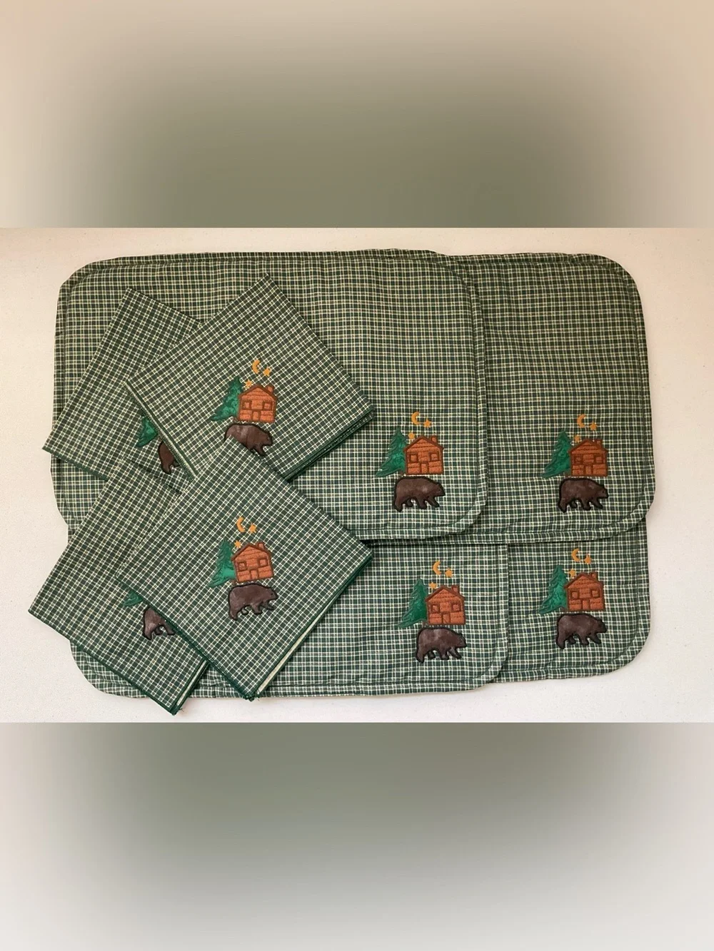 Green Plaid Cabin & Bear 4 Placemats and 4 Napkins. Matching Set